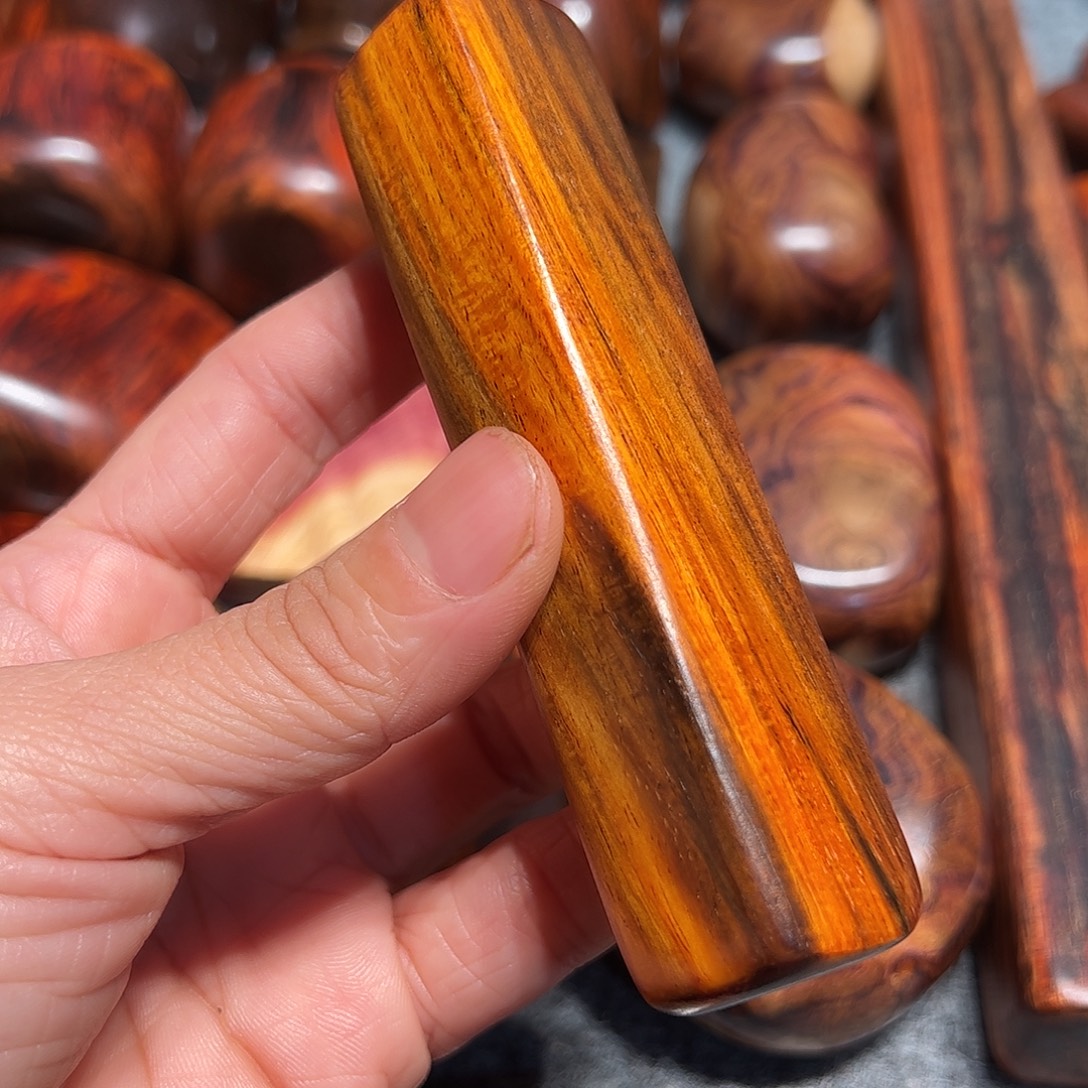 黄***板交趾黄檀（大红酸枝）