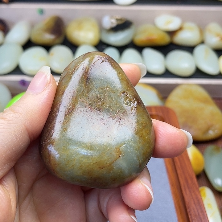 小***强和田玉未镶嵌颈饰