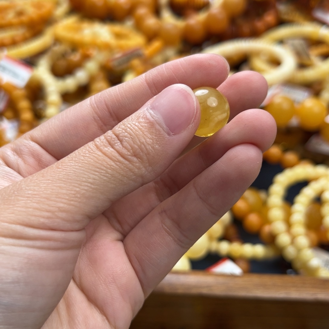 未镶嵌琥珀珠宝奇石
