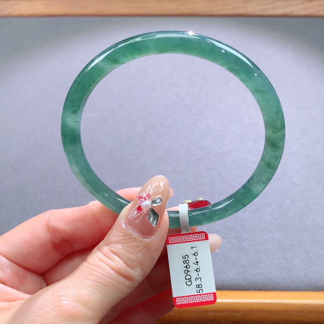 翡翠手镯未镶嵌天然翡翠手镯叮当镯