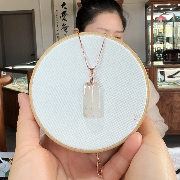 密玉（石英质玉）吊坠合金