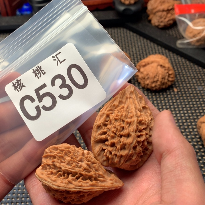 文玩核桃吊坠鸭嘴兽