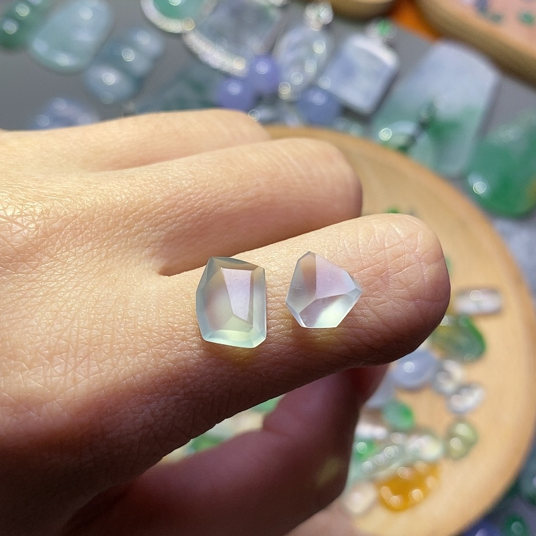 翡翠未镶嵌颈饰月*悦翡翠