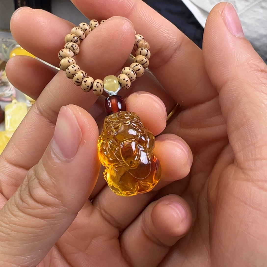 琥珀裸石未镶嵌琥珀