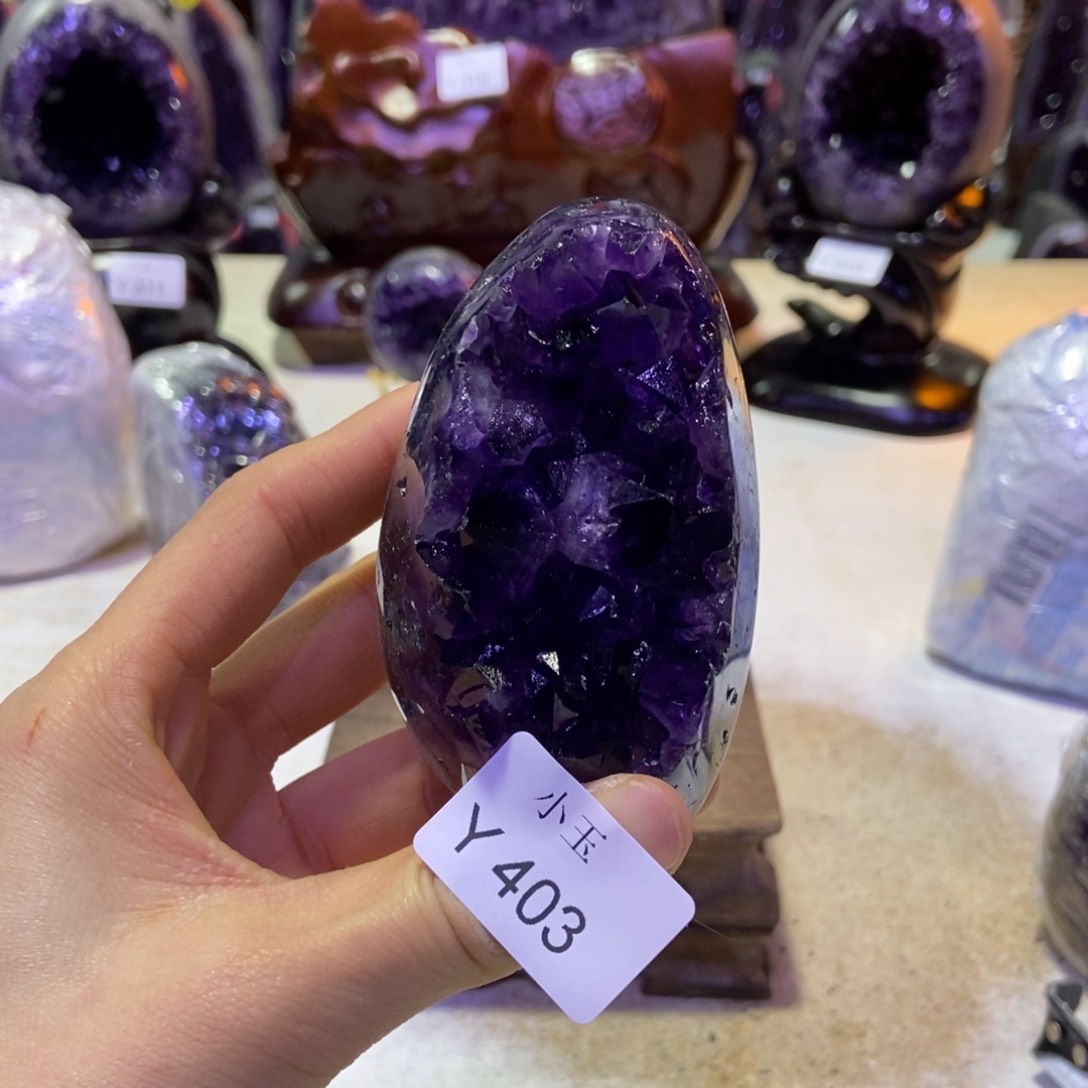 水晶摆件未镶嵌?**c摆件