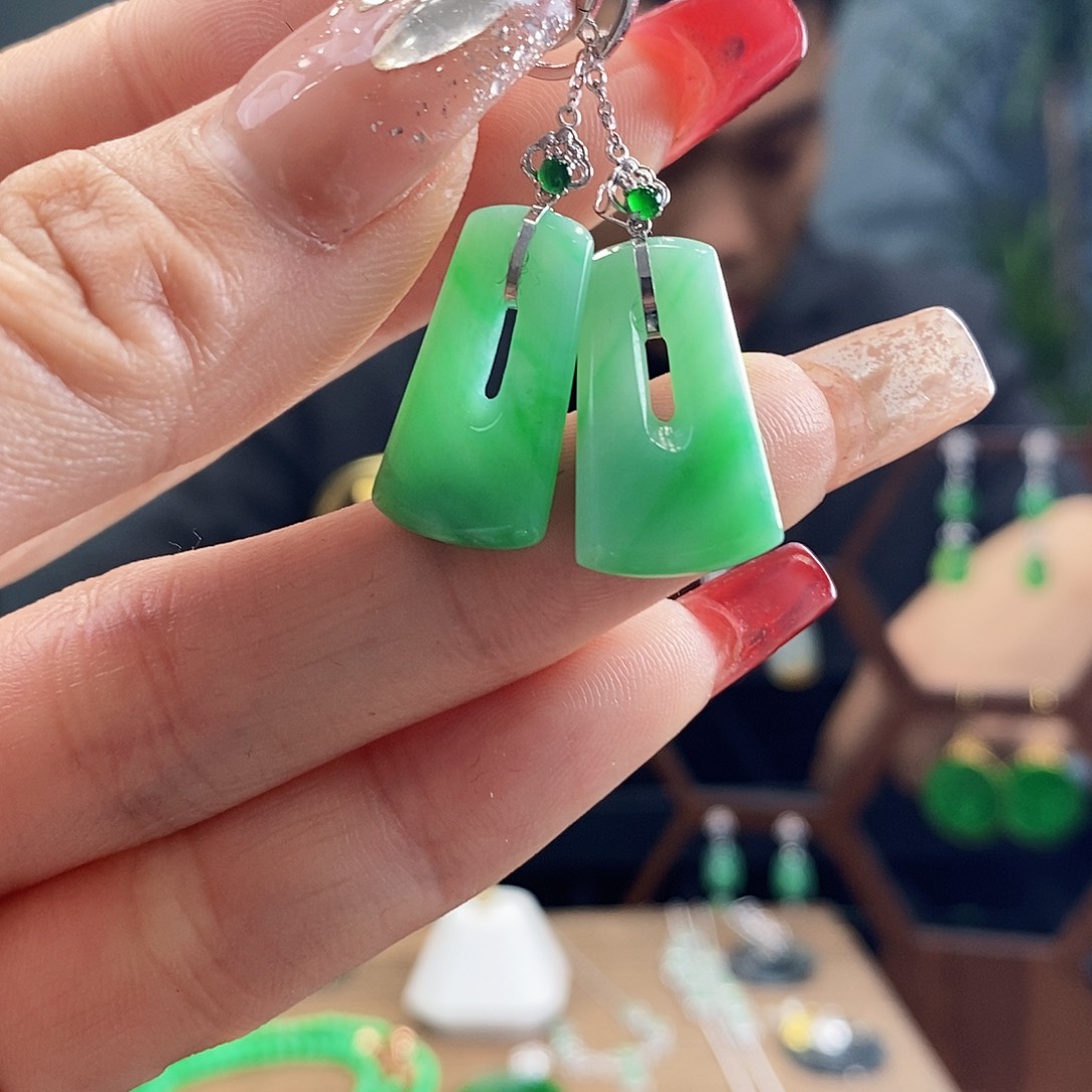 翡翠耳饰18K金镶嵌翡翠