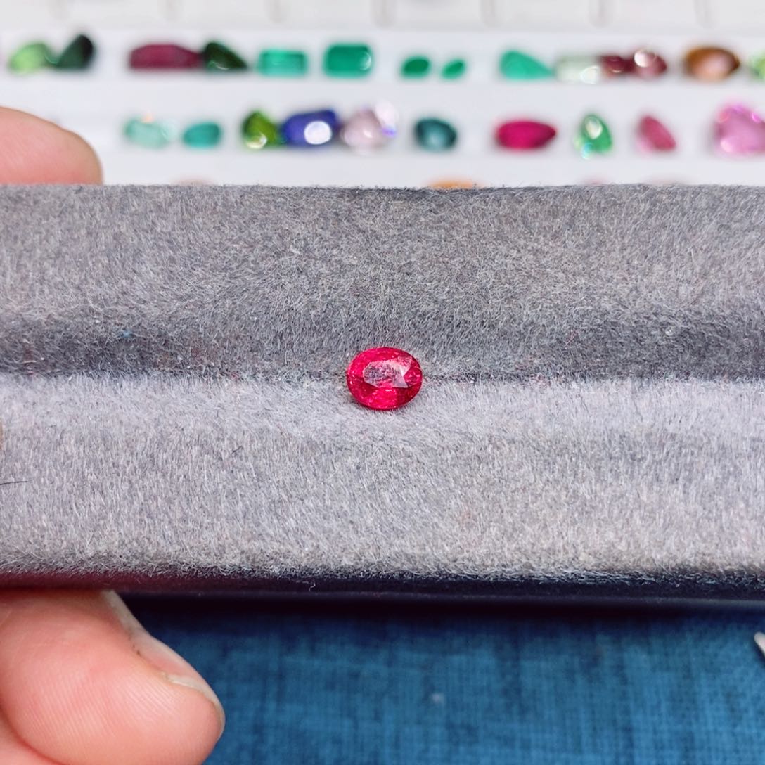 尖晶石裸石未镶嵌0.98克拉