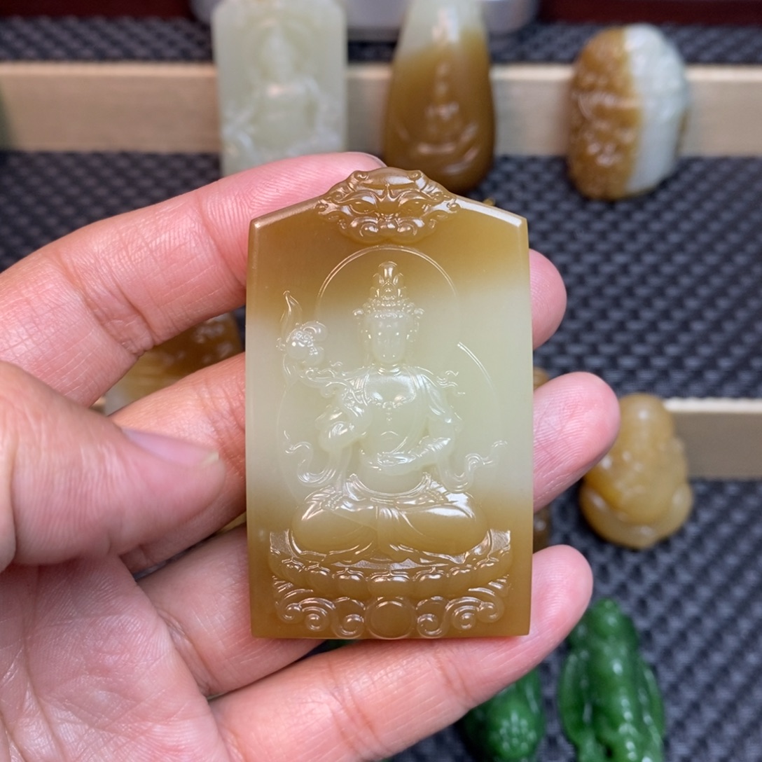 弹***缘和田玉未镶嵌颈饰