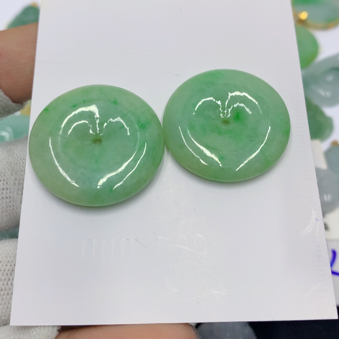 翡翠颈饰未镶嵌多样发一个