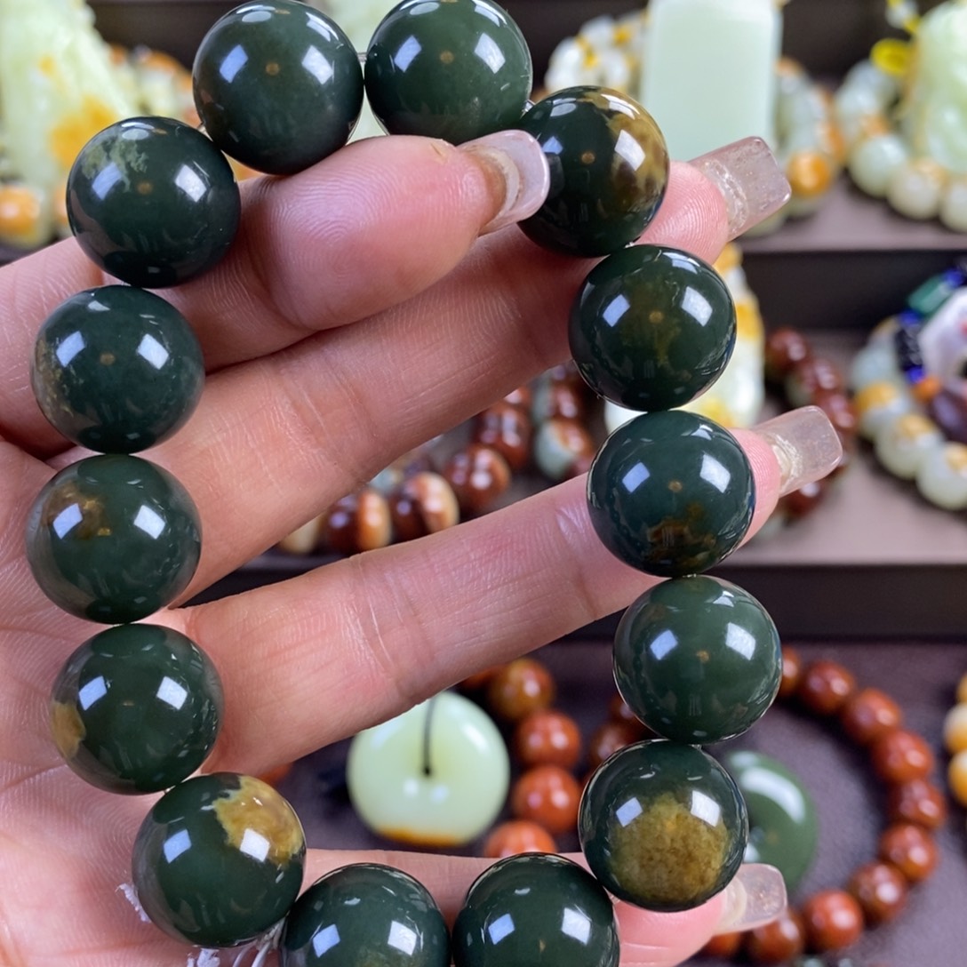 透闪石质玉未镶嵌手串