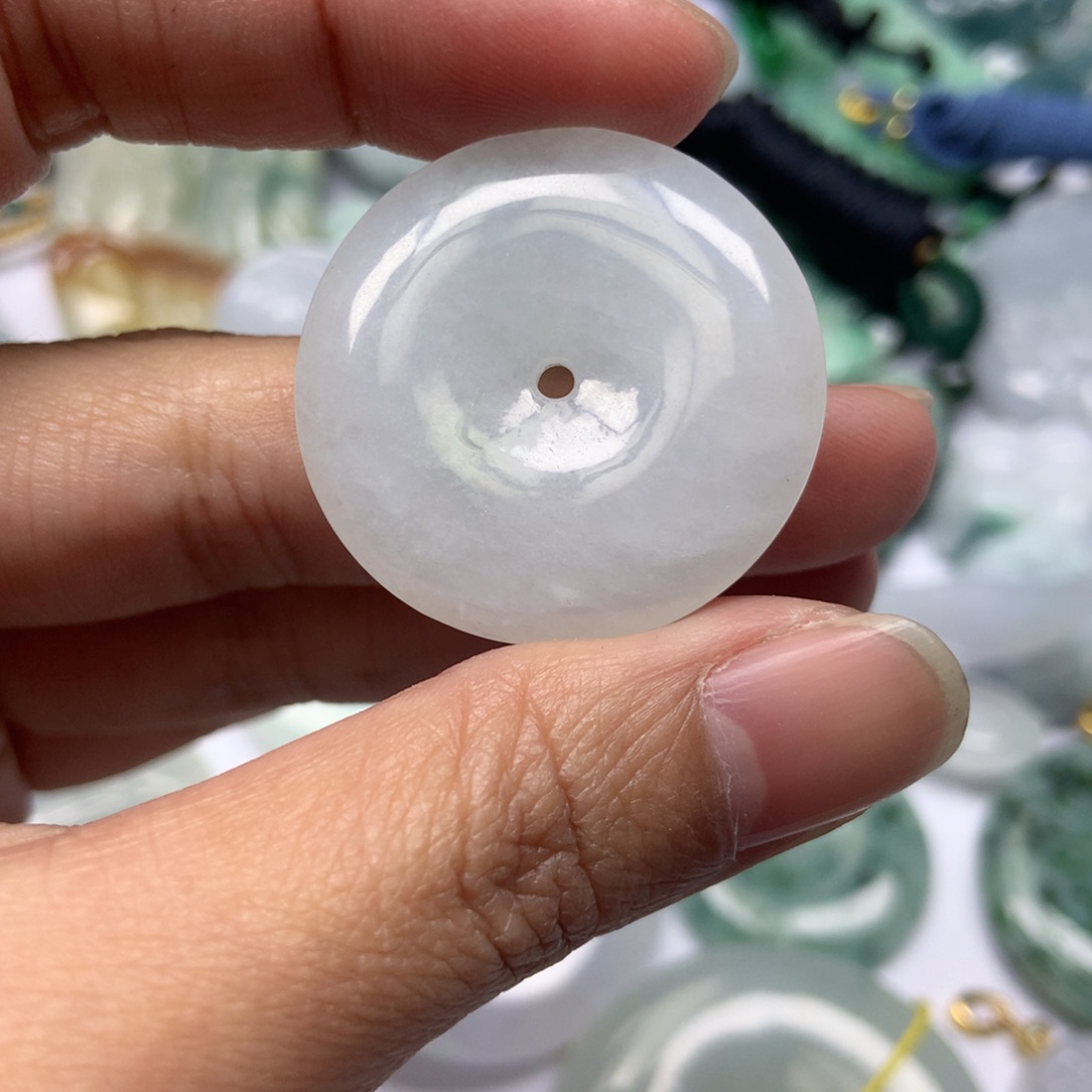 翡翠颈饰未镶嵌天然翡翠