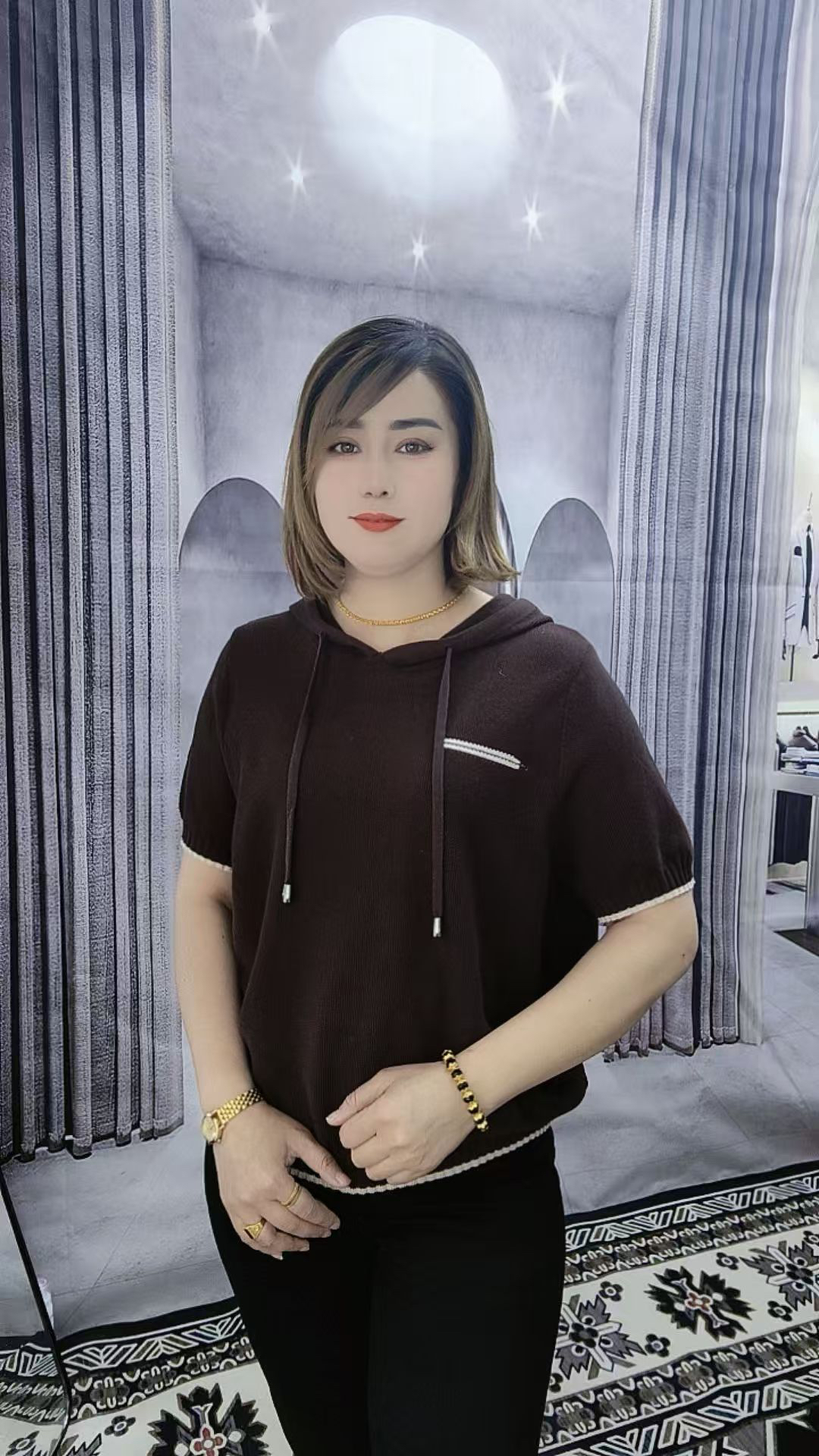 新款夏季休闲减龄简约显瘦针织连帽短袖T恤