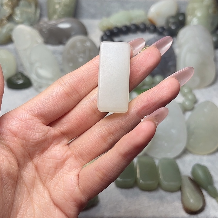 和田玉未镶嵌颈饰正常结构