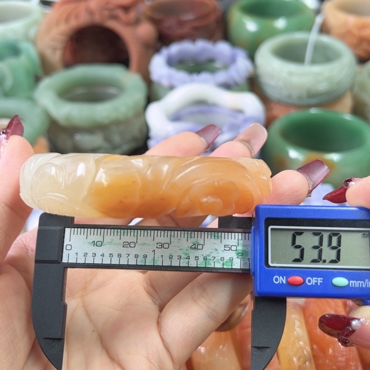 石英质玉手镯未镶嵌