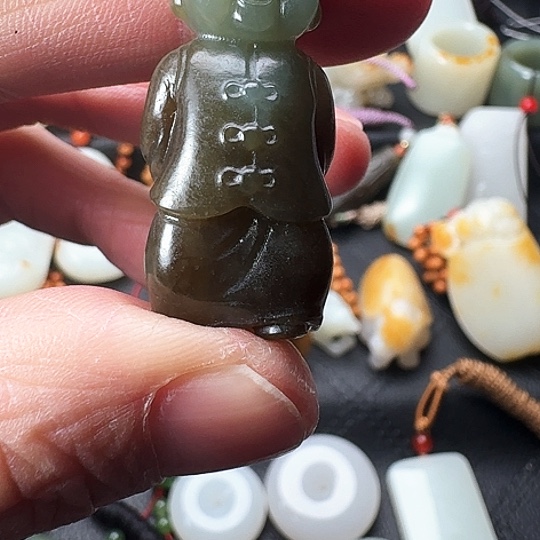 和田玉吊坠(不含链)未镶嵌L**。