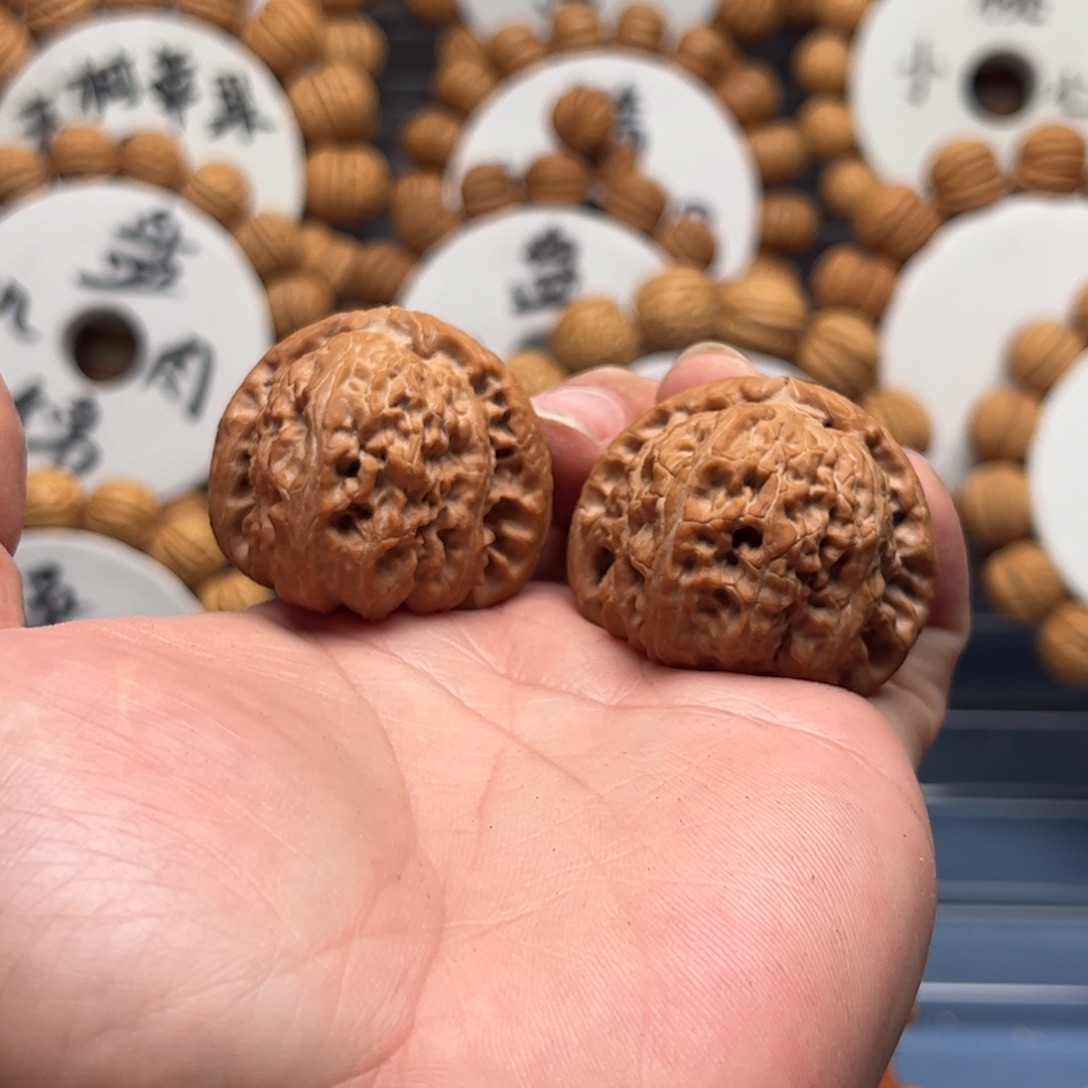 F***.桃核手串全品红皮三角白狮子