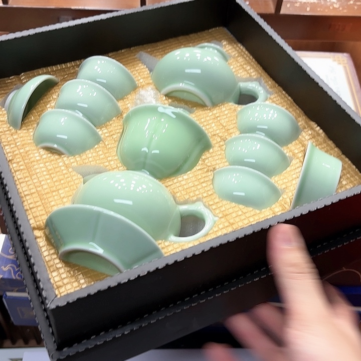 孤品茶具套装等。          