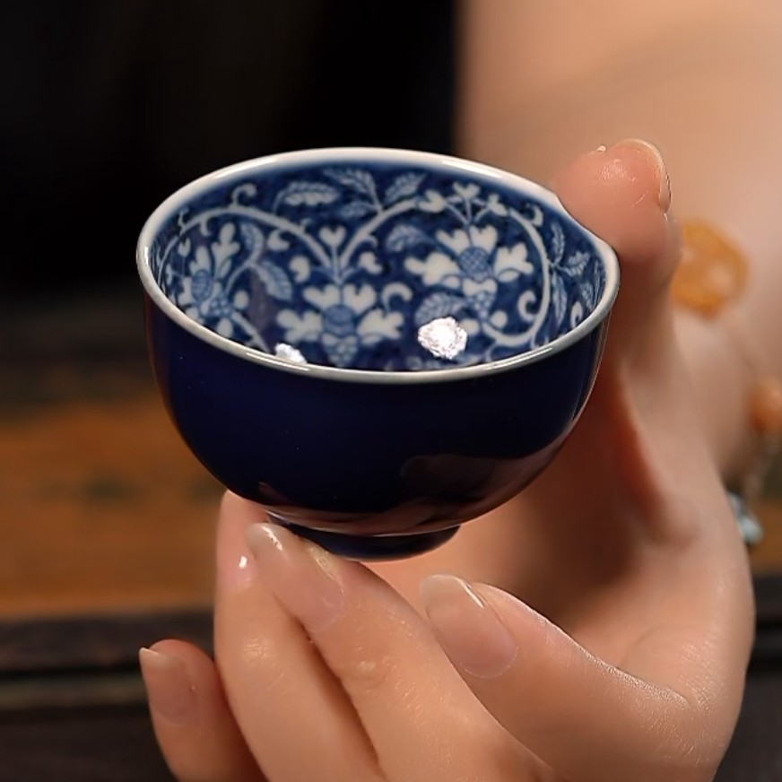 【品遗敬仁】子润窑仿元霁蓝蓝地茶花鸡心杯100cc 口径6.8 高4.8cm