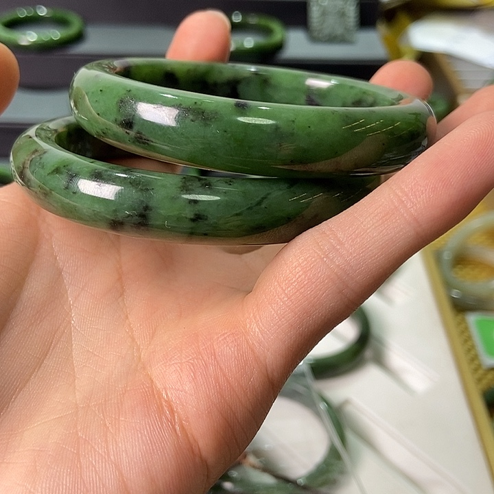 和田玉（碧玉）未镶嵌手镯
