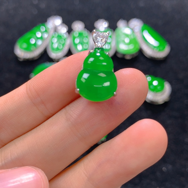 翡翠银S925镶嵌颈饰一个