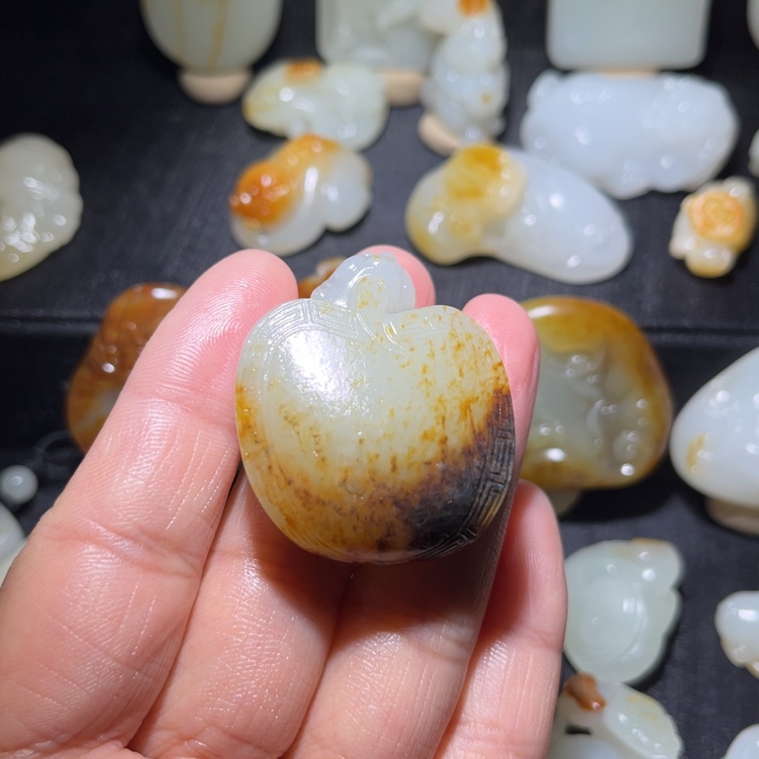 和田玉颈饰未镶嵌用*?