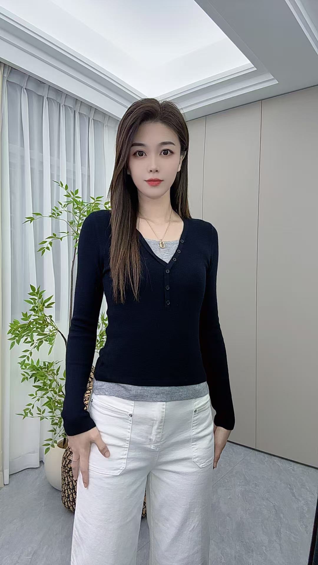 2025新款V领纽扣拼接假两件秋冬加绒加厚长袖T恤洋气百搭显瘦上衣