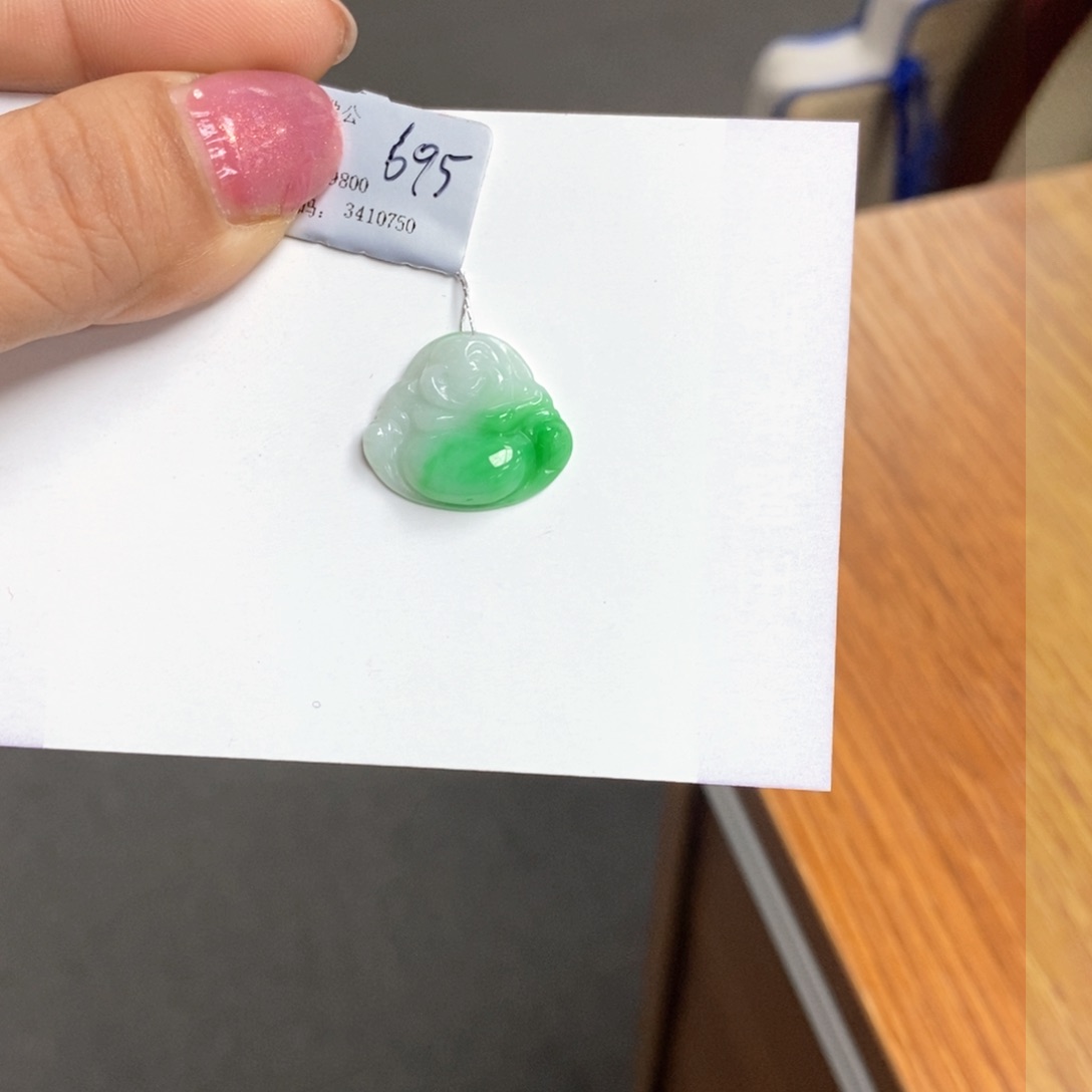 翡翠颈饰未镶嵌佛公