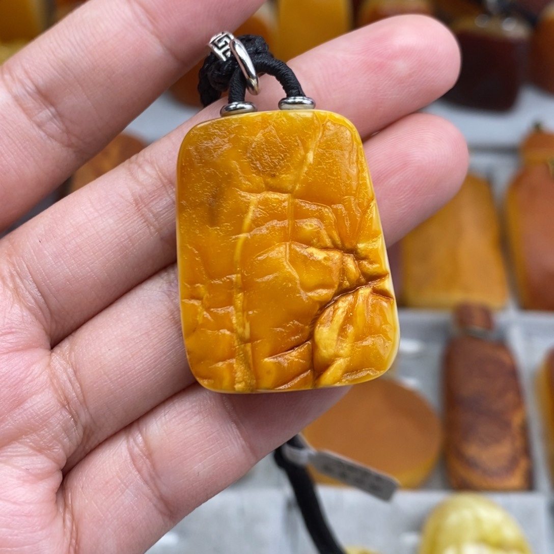 琥珀吊坠(赠链)未镶嵌