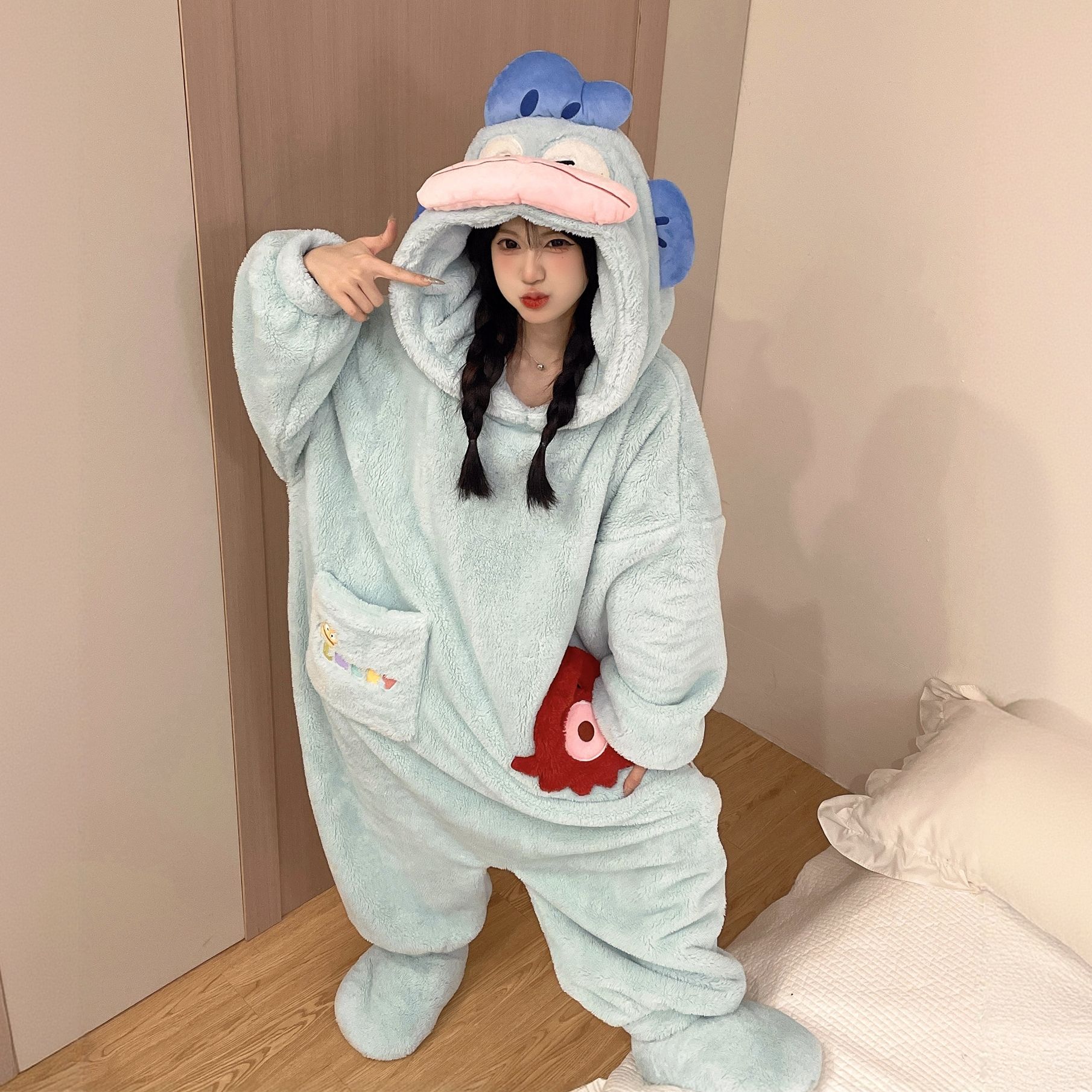 丑鱼连体睡衣秋冬季加厚珊瑚绒睡袍连帽可爱搞怪家居服学生可外穿