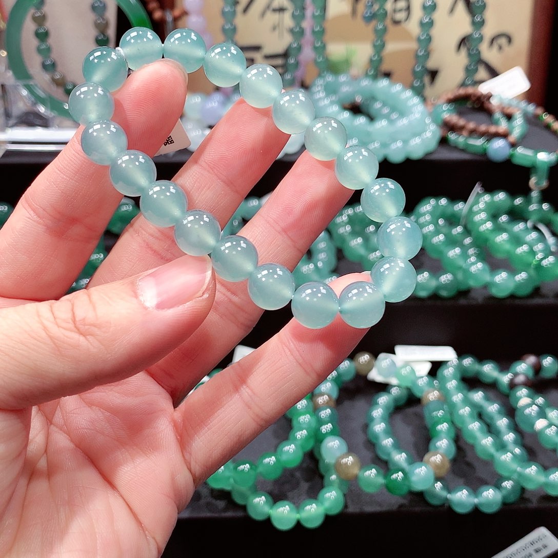 那***。翡翠未镶嵌手链卡10