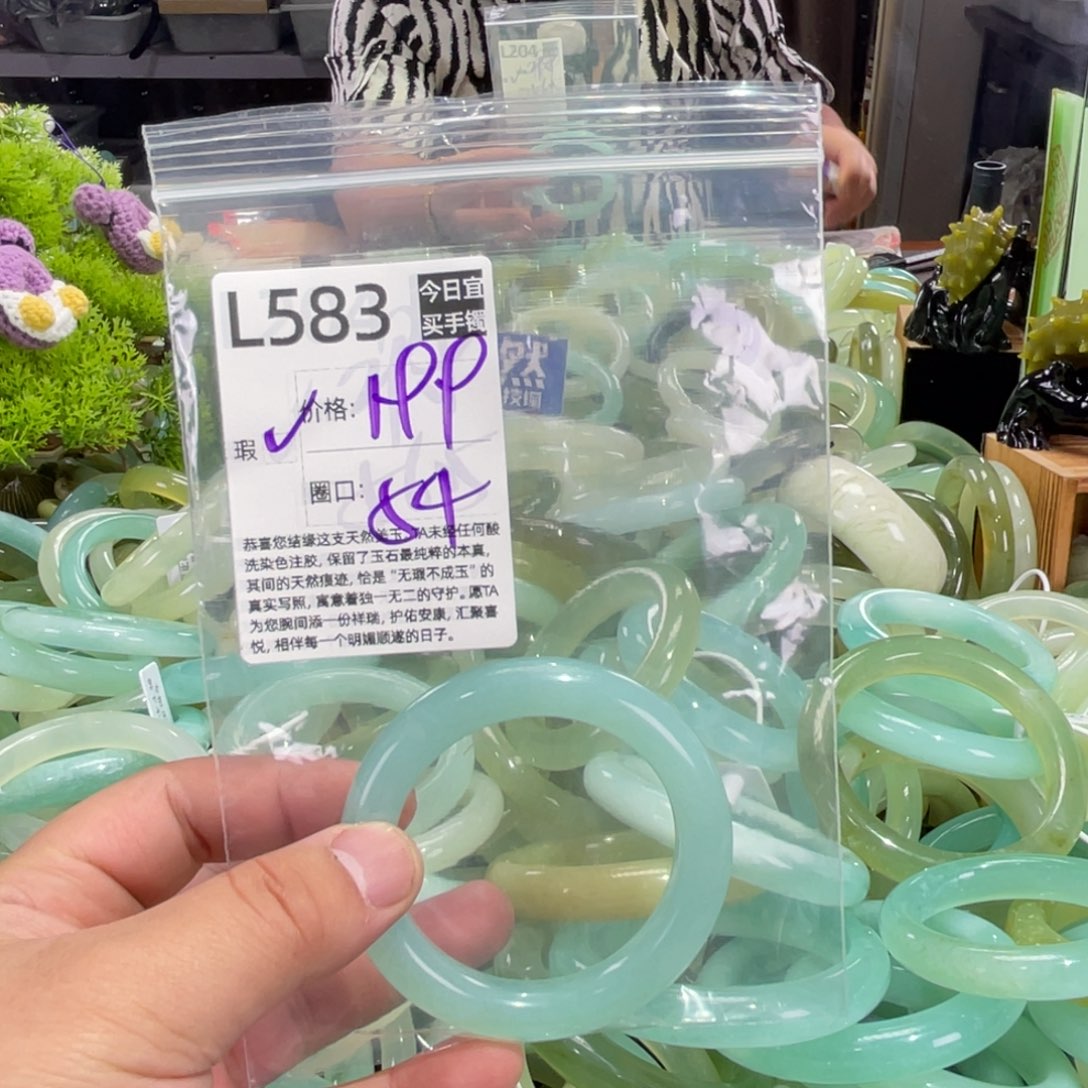 圆***滚蛇纹石玉未镶嵌手镯