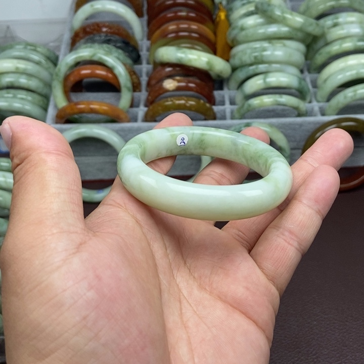 蛇纹石玉手镯未镶嵌哎****呀