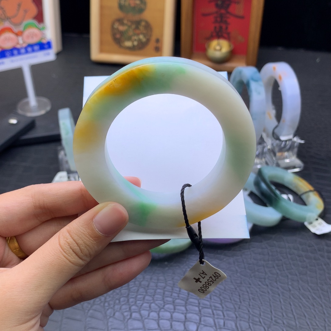 定制翡翠未镶嵌翡翠手镯