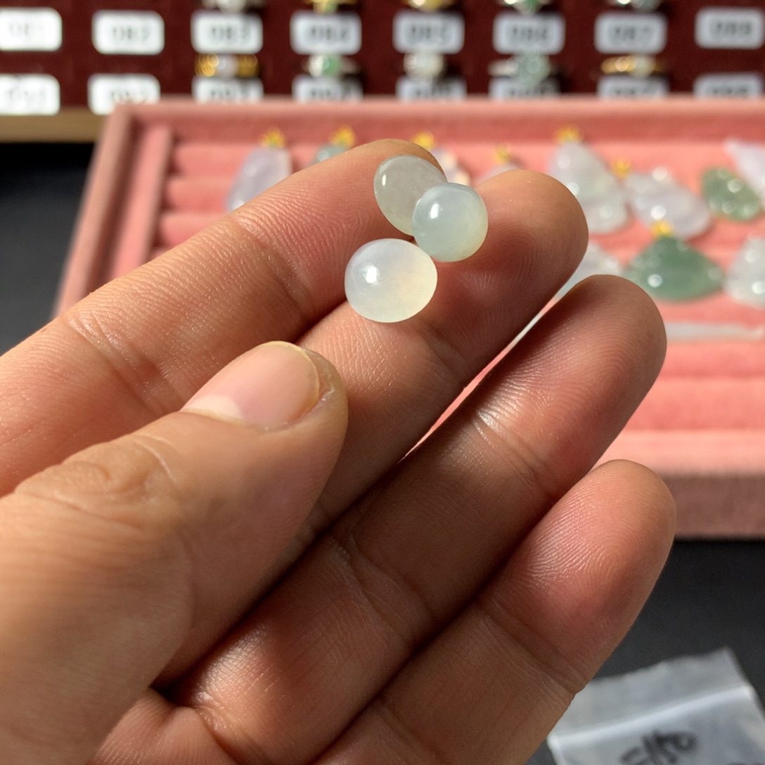 哟***呵翡翠未镶嵌戒指010