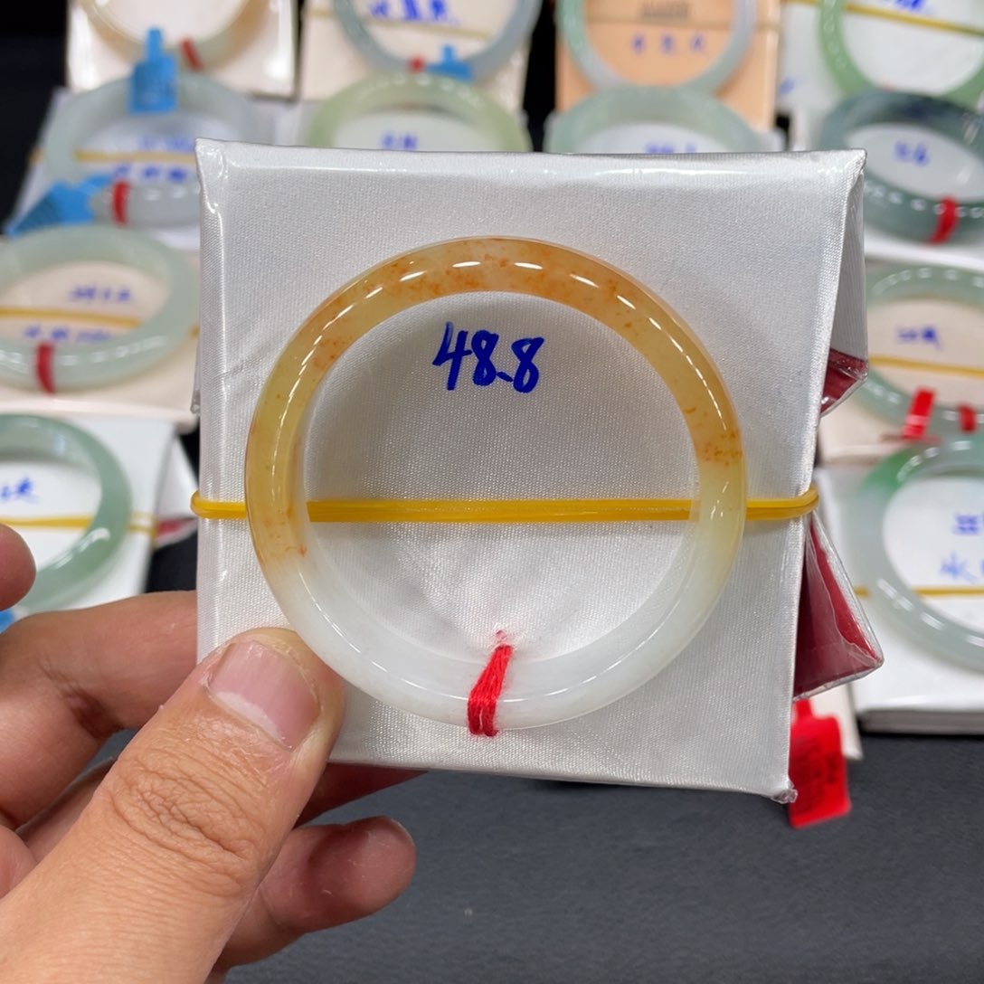 翡翠手镯未镶嵌天然翡翠