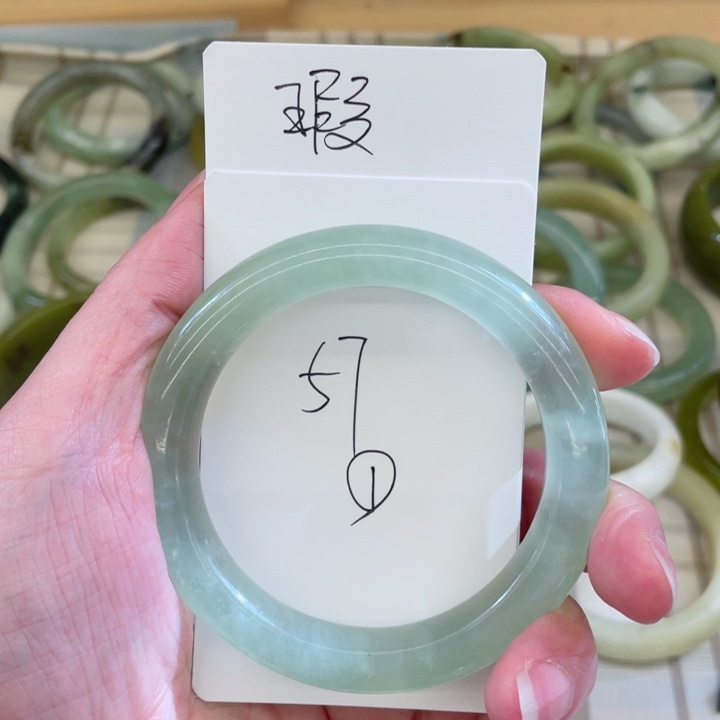 蛇纹石玉手镯未镶嵌