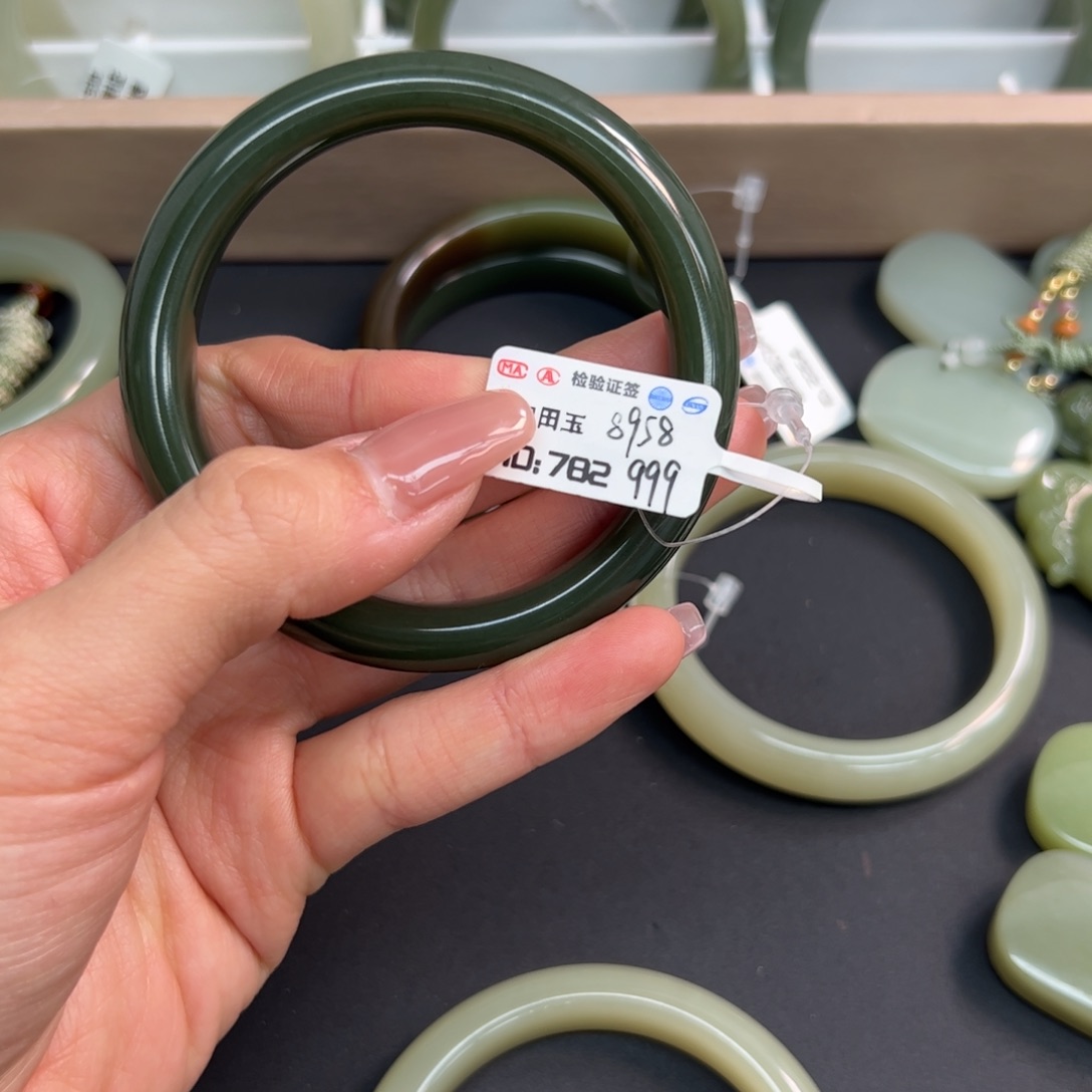 和田玉手镯未镶嵌平**安