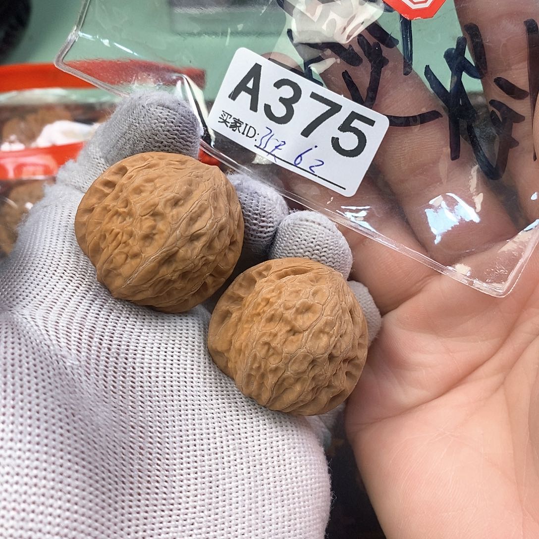 桃核把件铁锤35尺。