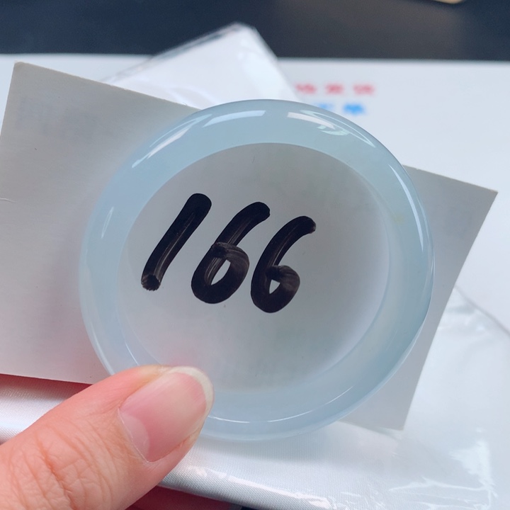 翡翠手镯未镶嵌冰