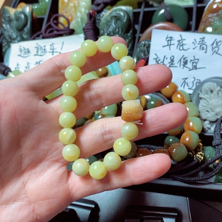 蛇纹石玉颈饰未镶嵌