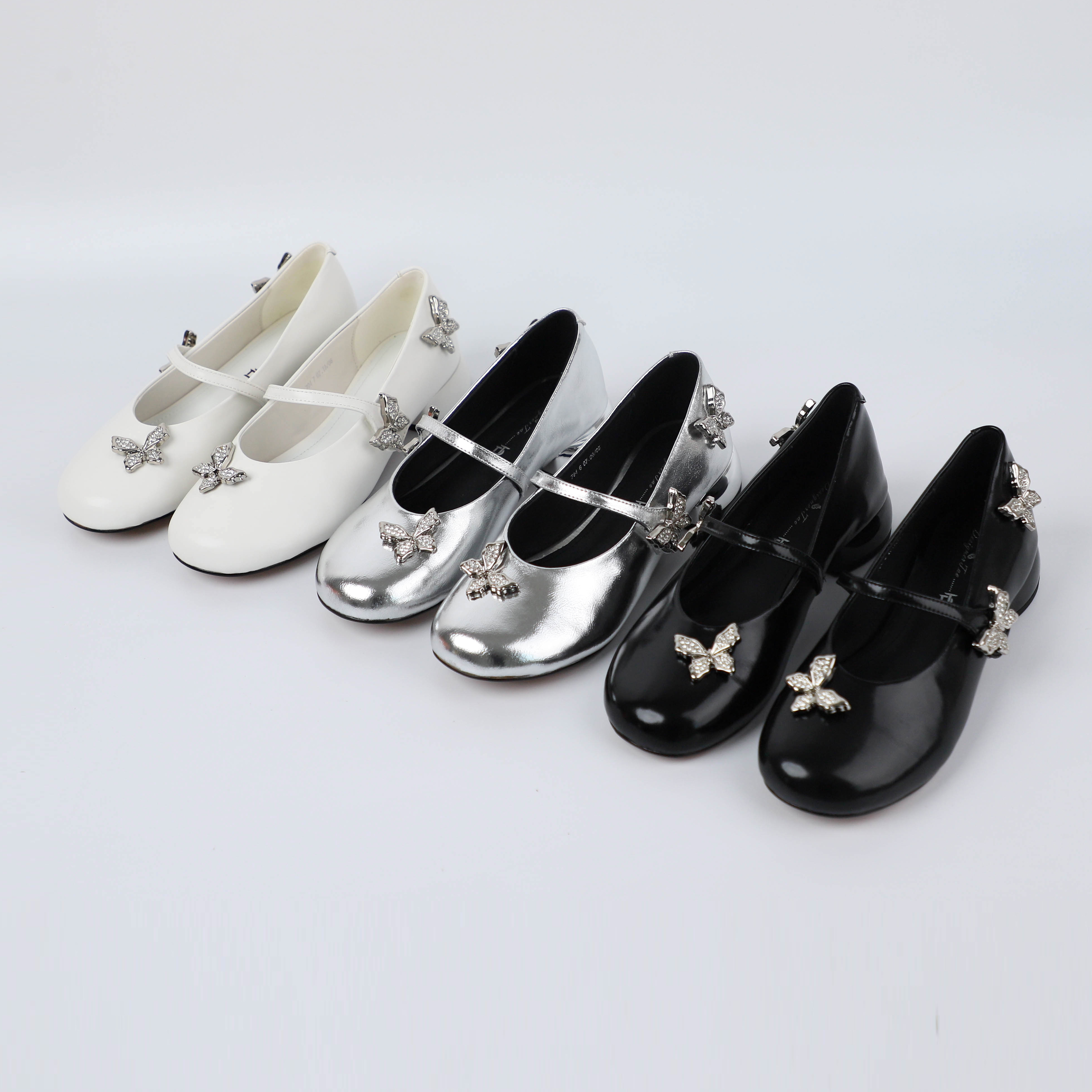 2025年女士春季新款时尚粗跟水钻蝴蝶纯色甜美风蝴蝶结女鞋单鞋