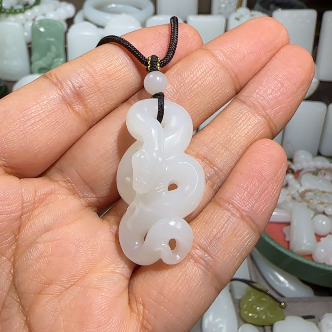 和田玉未镶嵌颈饰凯*