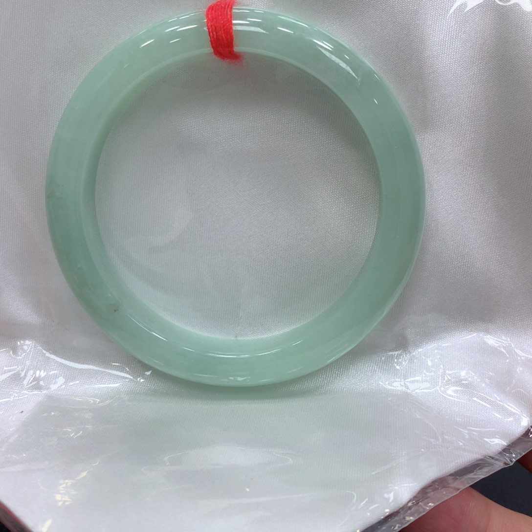 翡翠手镯未镶嵌翡翠