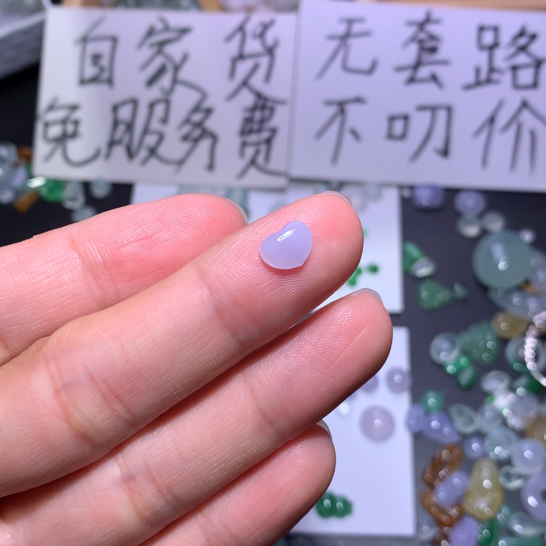 翡翠颈饰未镶嵌爱心