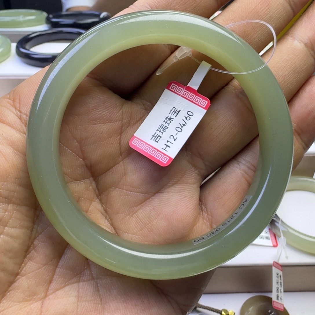 和田玉（糖玉）未镶嵌手镯