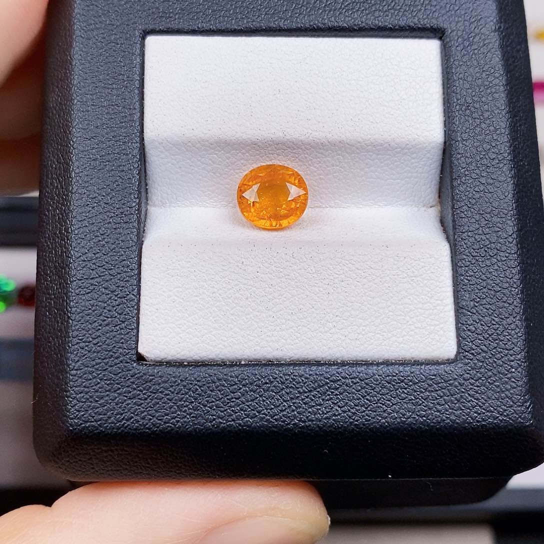 石榴石（芬达石）裸石未镶嵌2.8ct