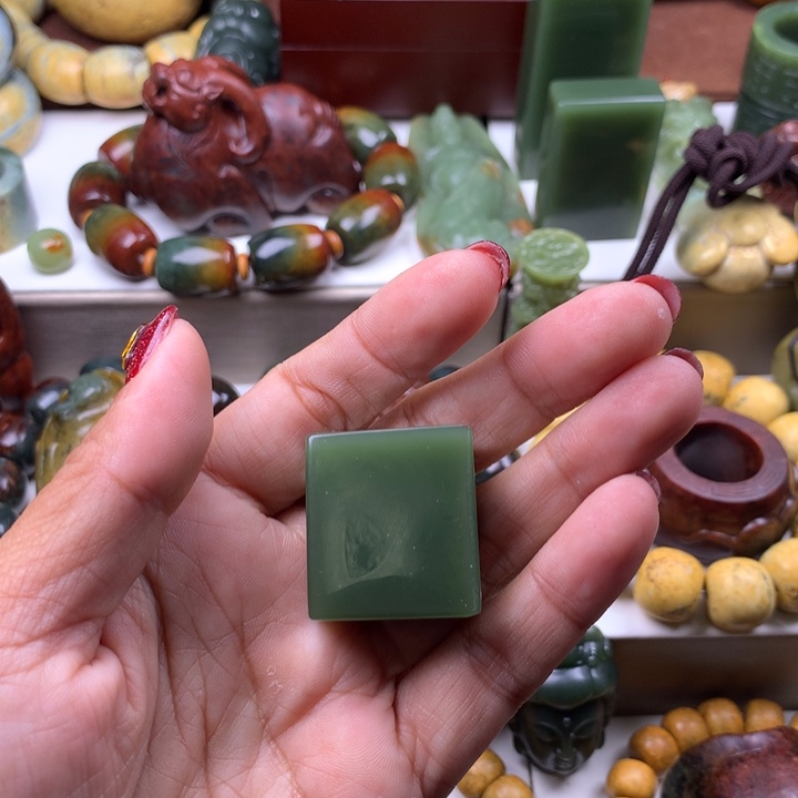 岫岩老玉（透闪石质玉）吊坠(不含链)未镶嵌J****i