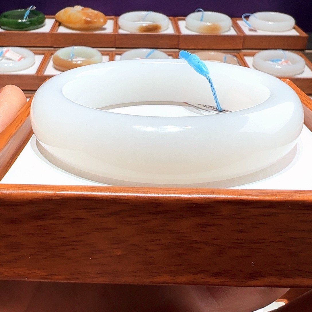 和田玉手镯未镶嵌57 58