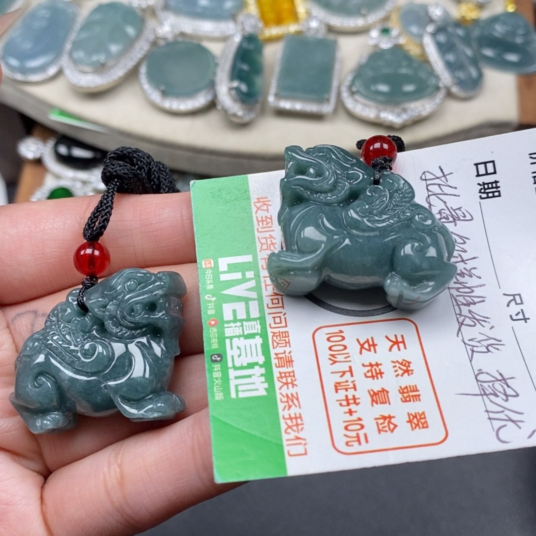 翡翠颈饰未镶嵌翡翠