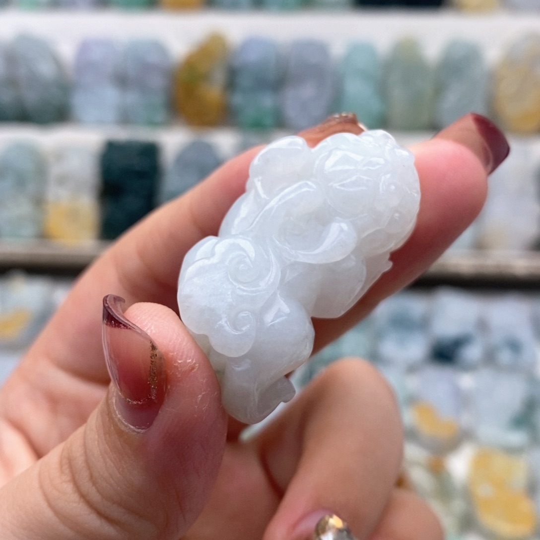 翡翠吊坠(赠链)未镶嵌